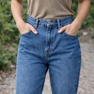 Vintage Chic High Waisted Tapered Mom Jeans Medium Wash USA Made Size 14P 28x26
